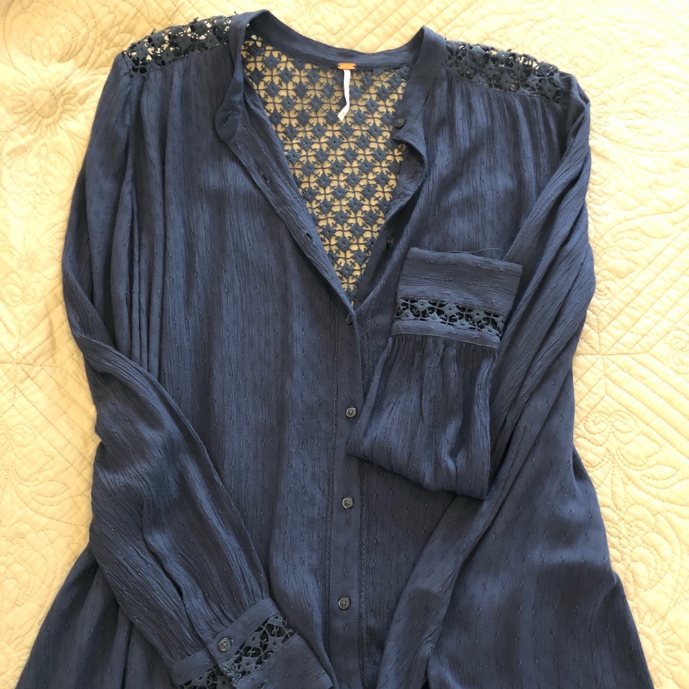 Free People Hi-lo top!